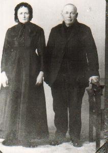 Mom's grandparents, Isbrand and Anna (Neudorf) Friesen