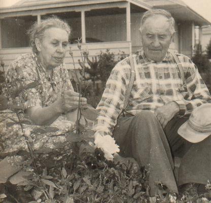 My Dad's parents, Henry W. Friesen & Maria
Spenst - their retirment years in Clearbook, B.C.